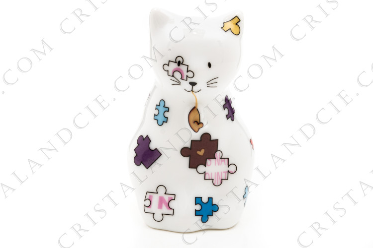 Figurine en porcelaine de Limoges de la maison Bernardaud présentant un chat décoré de pièces de puzzle polychromes