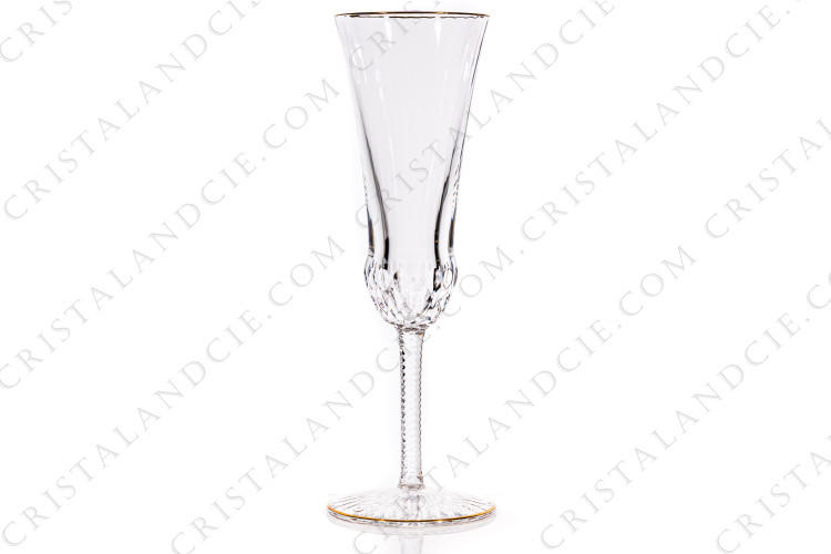 Flûte à Champagne en cristal de Saint-Louis modèle Apollo or présentant un important décor taillé et des filets or