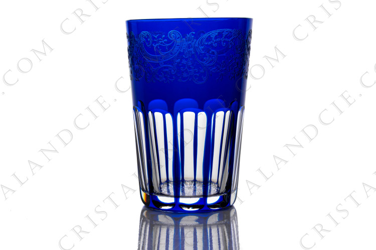 Gobelet à thé n°5 en cristal double couches bleu foncé de Saint-Louis modèle Rabat orné d arabesques végétales et de côtes plates