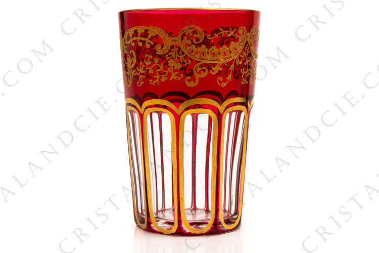 Gobelet à thé n°5 en cristal double couches rouge de Saint-Louis modèle Rabat or orné d arabesques végétales et de côtes plates