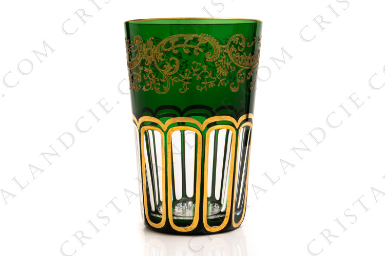Gobelet à thé n°5 en cristal double couches vert de Saint-Louis modèle Rabat or orné d arabesques végétales et de côtes plates