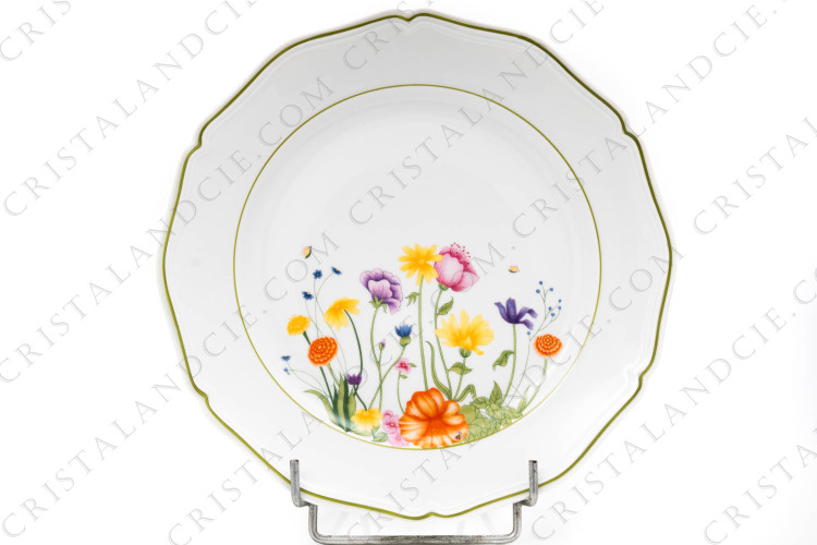 Plat rond en porcelaine de Limoges de la maison Raynaud pour Denby modèle English Garden orné de fleurs polychromes et d insectes
