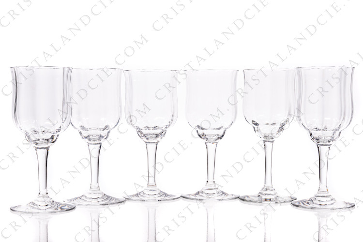 Série de six verres à vin blanc n°4 en cristal de Baccarat modèle Capri ornées de côtes vénitiennes