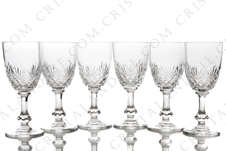 Set if six wine glasses n°3 in crystal by Saint-Louis pattern Massenet with an important cut pattern on the gob and a ring on the dawn of the stem