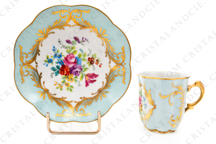 Tasse à café bleu clair aux fleurs par Le tallec