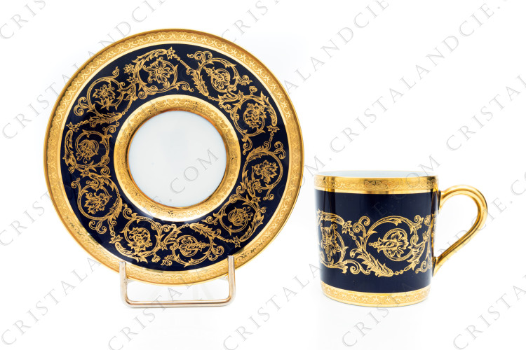 Tasse à café incrustations or Limoges