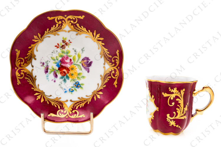 Tasse à café rouge aux fleurs par Le tallec