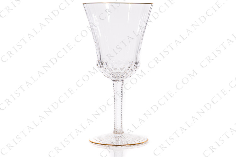 Verre à eau n°2 en cristal de Saint-Louis modèle Apollo or présentant un important décor taillé et des filets or