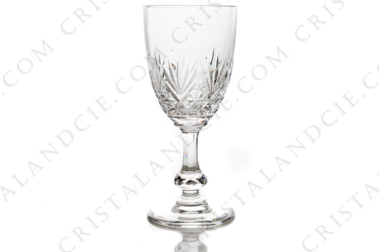 Red wine glass n°3 in crystal by Saint-Louis pattern Massenet with an important cut pattern on the gob and a ring on the dawn of the stem