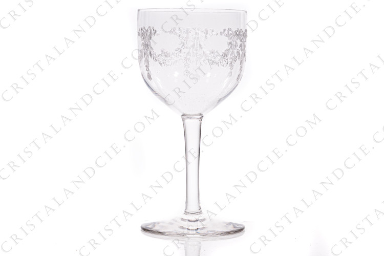 Red wine glass n°3 in crystal by Saint-Louis pattern Meurice engraved to the pantograph number 108, with garlands of flowers and nodes