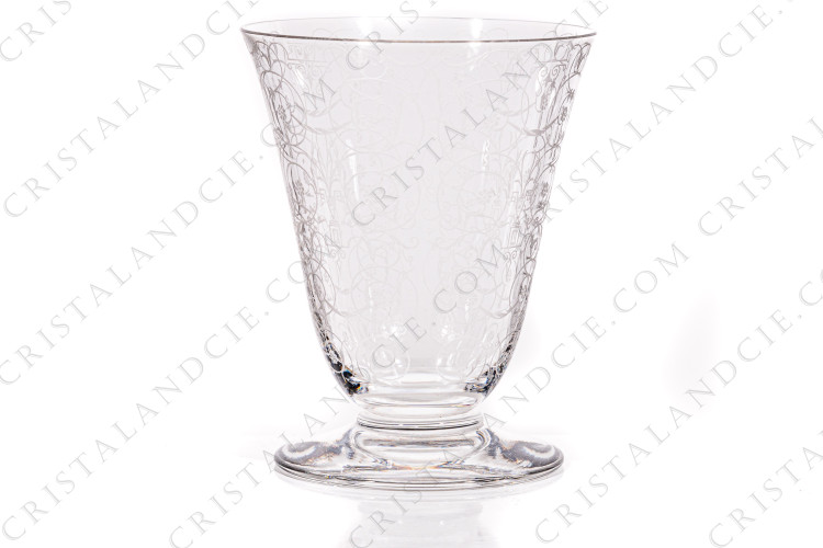 Verre à vin blanc n°4 en cristal de Baccarat modèle Michelangelo présentant un important décor gravé