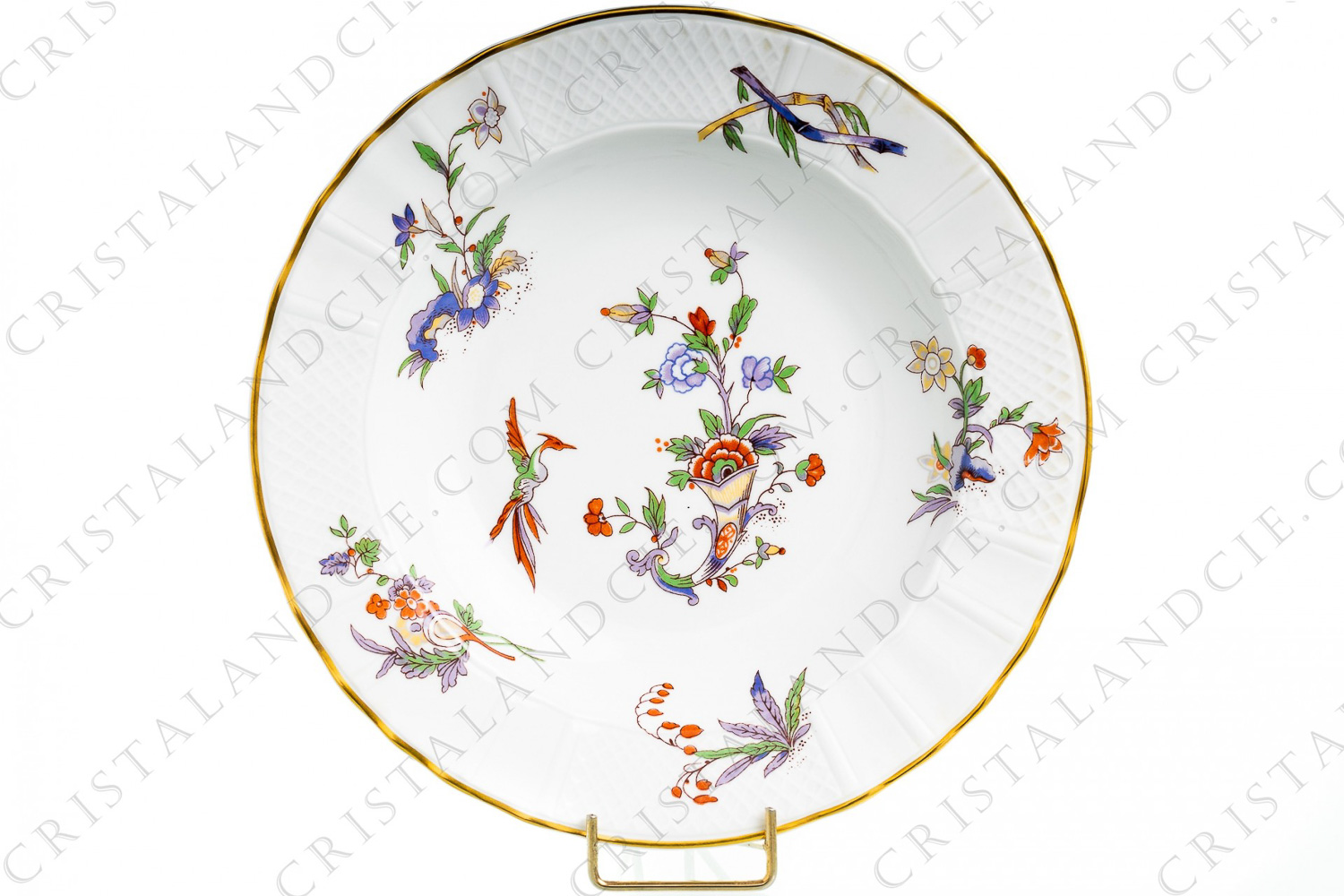Assiette creuse en porcelaine de Limoges de la maison Bernardaud modèle Condé présentant la copie d un décor japonisant de la Manufacture de Chantilly du XVIIIè siècle photo-1
