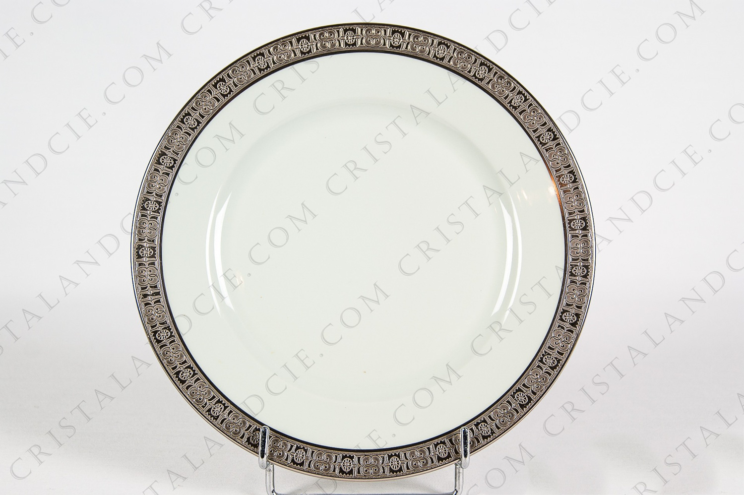 Assiette à dessert en porcelaine de Limoges de la maison Haviland et Parlon modèle Macao sur pâte céladon ornée d incrustations platine  photo-1