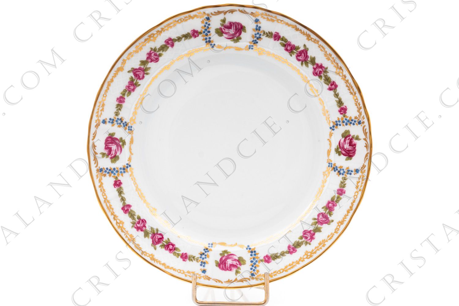 Dessert plate in Limoges china by Bernardaud pattern Roses de Limoges decorated with friezes of pink roses, with roses in medallion and gold friezes photo-1