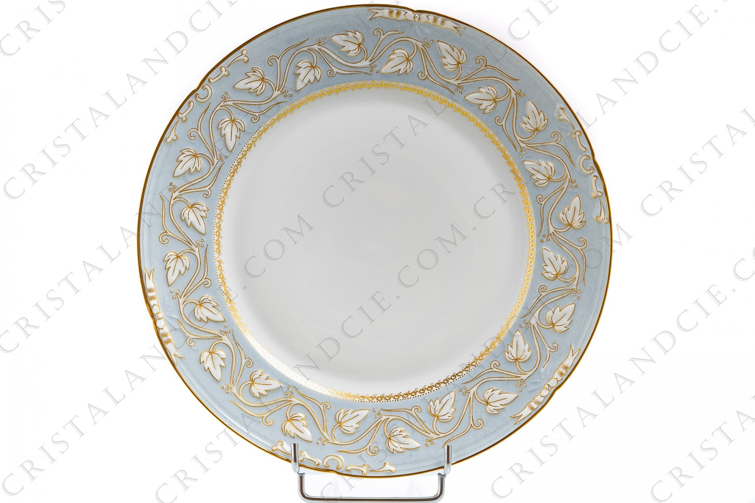 Assiette plate en porcelaine de Limoges de la maison Haviland et Parlon modèle Impératrice bleu ornée de ceps de vigne et nœuds blancs en relief sur fond bleu clair et rehaussés d or à la main photo-1