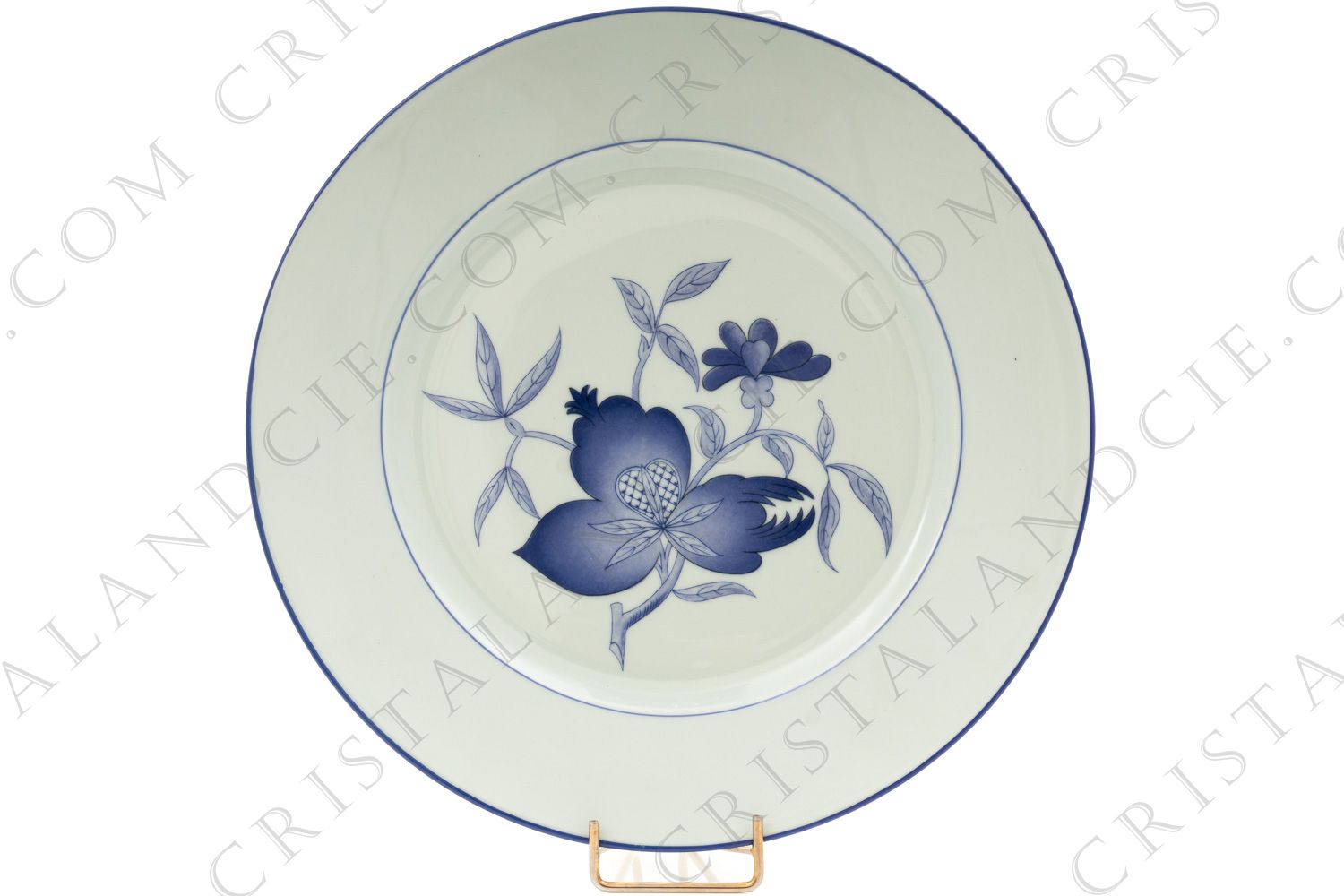 Assiette plate en porcelaine de Limoges de la maison Haviland et Parlon modèle Shangaï bleu orient orné de fleurs en camaïeu de bleus photo-1