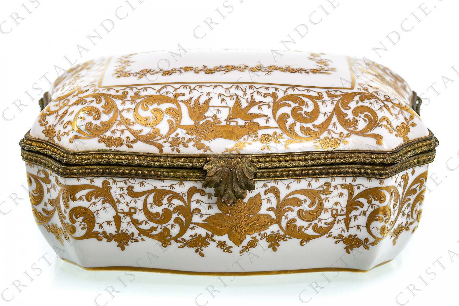 Towering box in china hand decorated by the workshops Le Tallec, decorated with hand painted gold foliages and birds photo-1