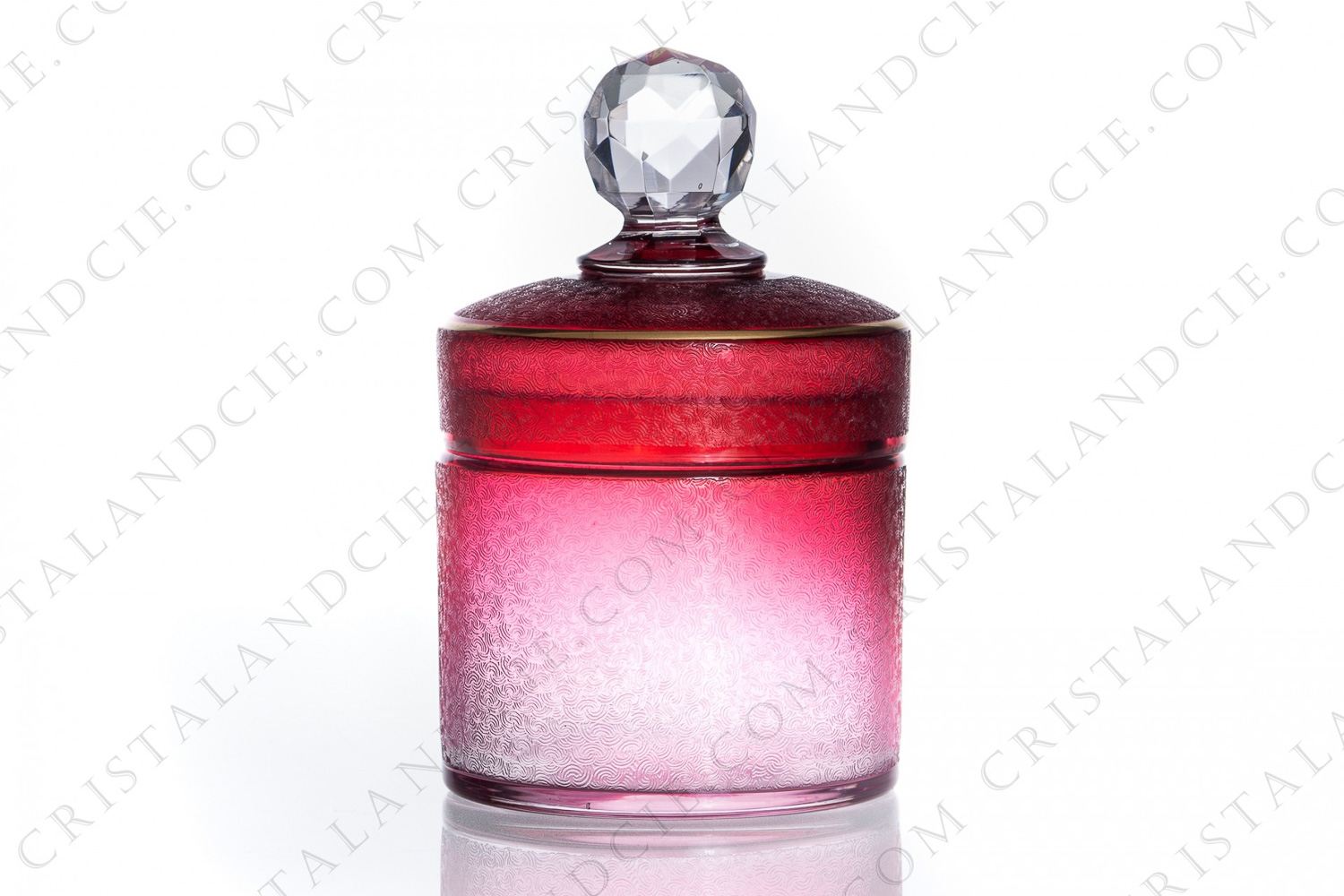 Powder box in pink crystal by Saint-Louis with an engraved in the acid pattern and a gold stripe photo-1
