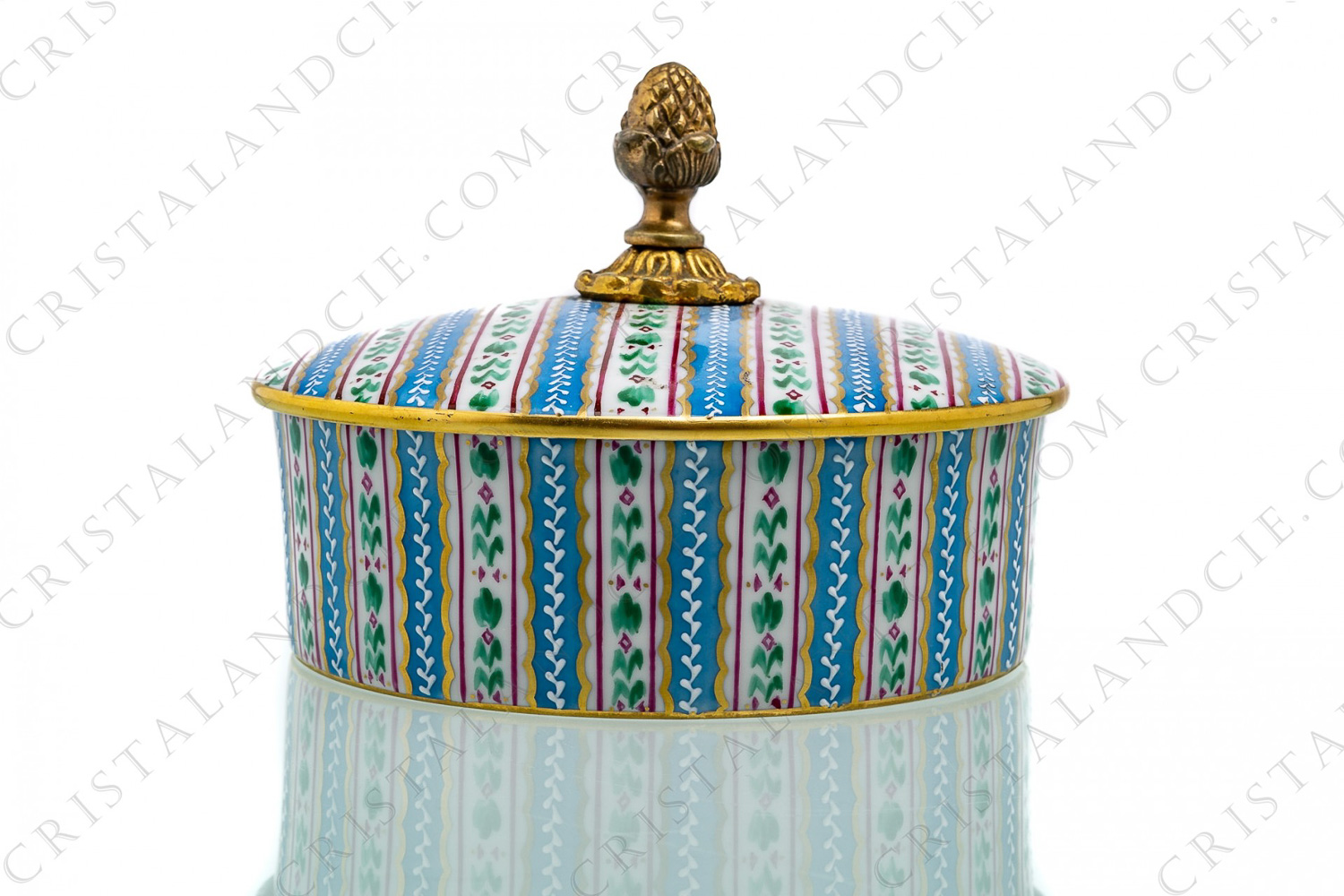 Round box in china of Limoges hand decorated by the workshops Le Tallec, decorated with tainted and enameled polychromes stripes photo-1