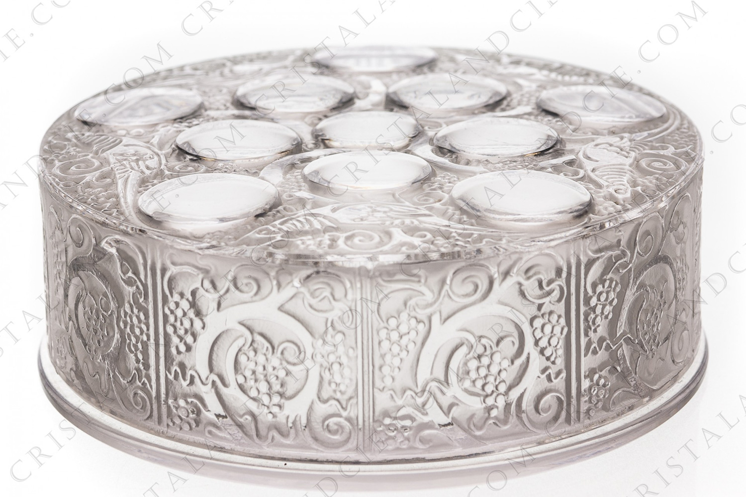 Round box in crystal by Lalique pattern Roger or with Faisans et cabochons, decorated with cabochons and pheasant in clear crystal on a frosted background on the plug and with grapevines on the side photo-1