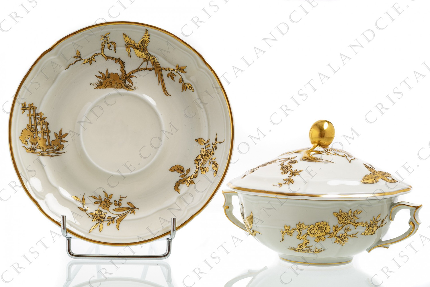 Covered bouillon cup in Limoges china by Bernardaud pattern Reine Elisabeth decorated with gold birds and branches photo-1