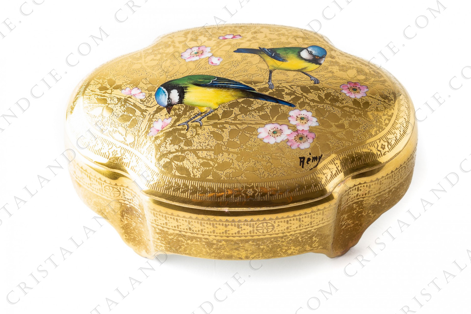 Bonbonnière en porcelaine de Limoges par la maison Paulhat recouverte d incrustations or, présentant sur le couvercle un décor de prunier en fleurs dont les fleurs roses sont émaillées à la main photo-1