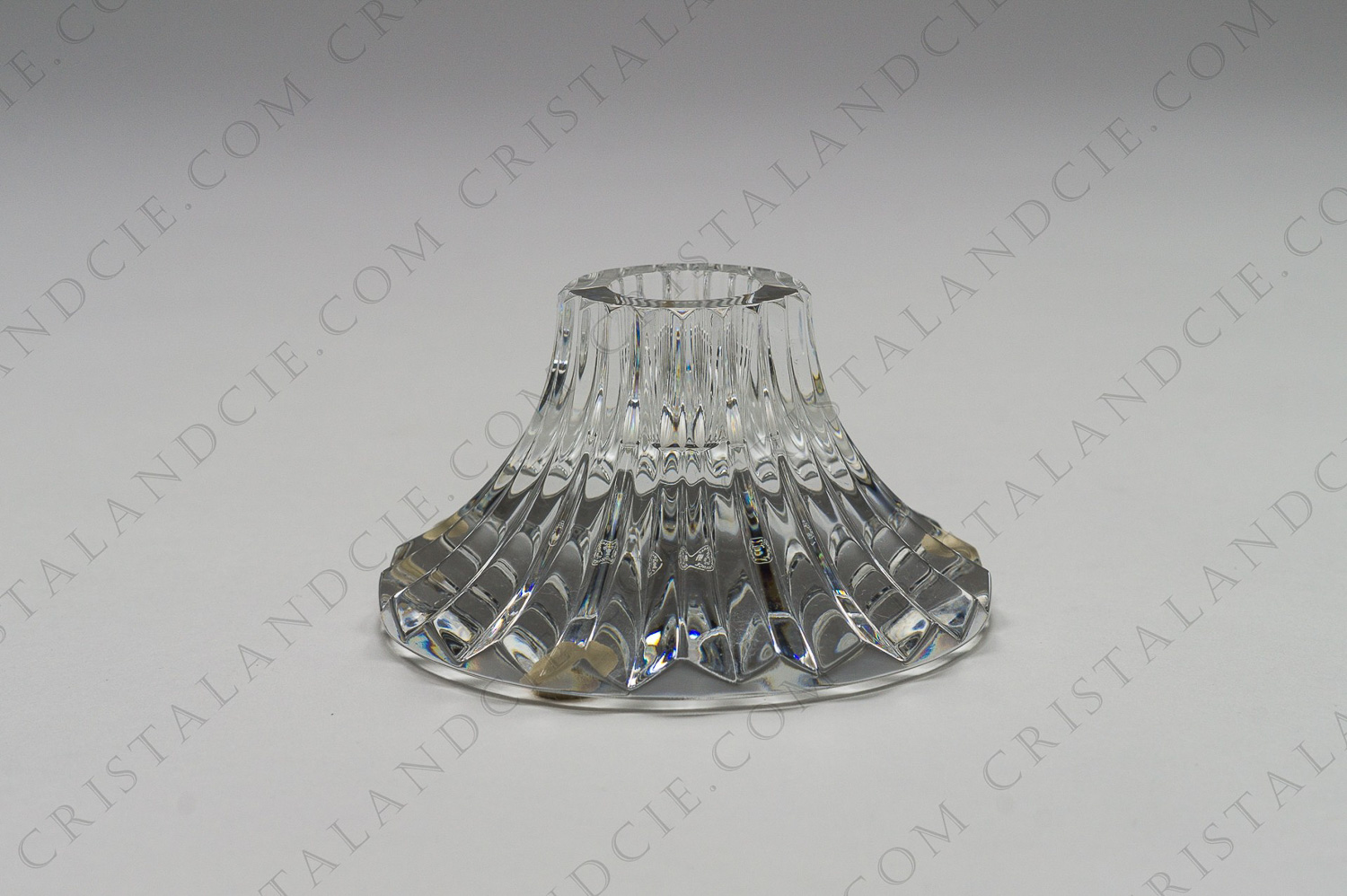 Bougeoir en cristal de Baccarat modèle Masséna présentant un décor taillé de biseaux en jeux d orgues photo-1