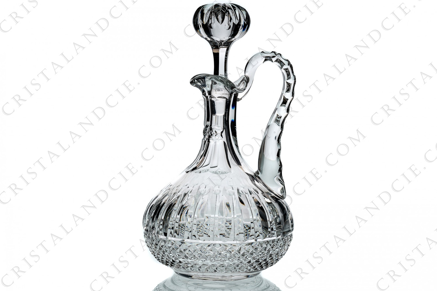 Broc à décanter en cristal de Saint-Louis modèle Tommy présentant un important décor taillé photo-1