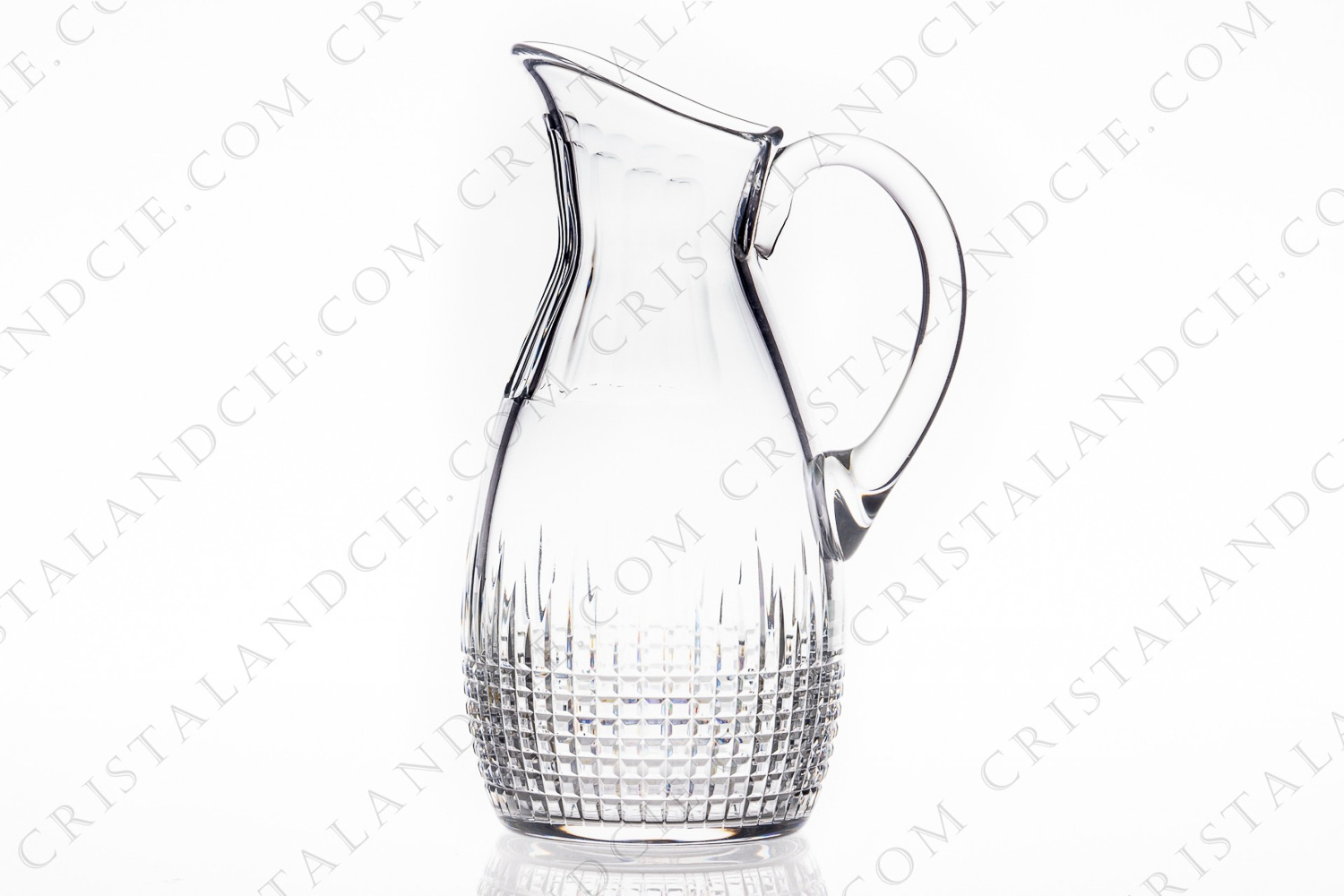 Broc à eau en cristal de Baccarat modèle Nancy présentant un important décor taillé de quadrillage photo-1