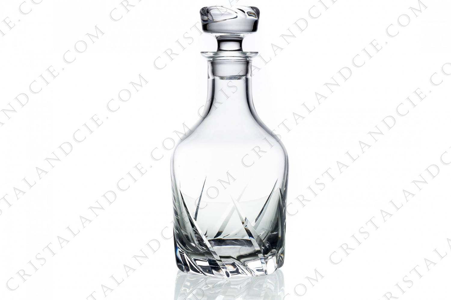 Decanter in crystal by Daum pattern Blanzey with a cut pattern on the bottom and the plug photo-1