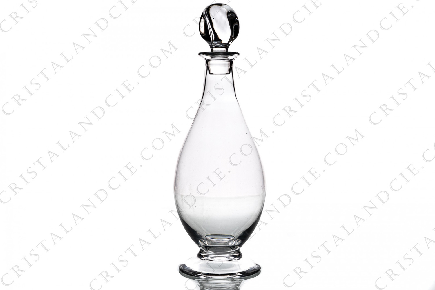 Carafe en cristal de Daum modèle Boléro présentant un bouchon torsadé photo-1
