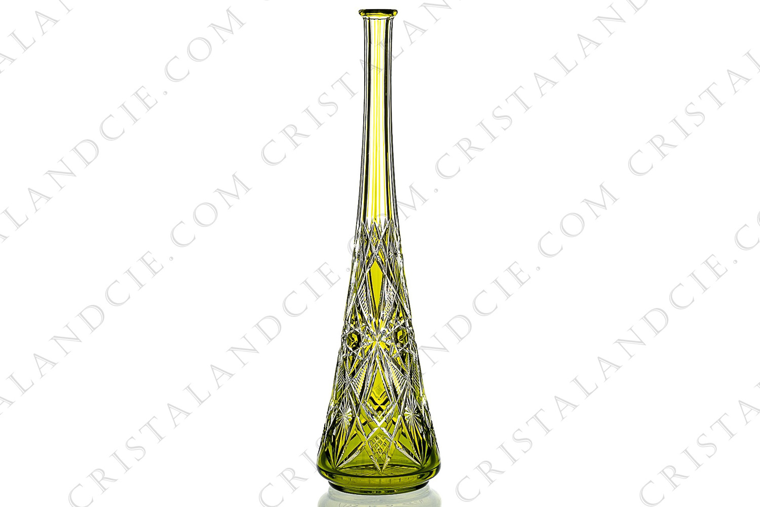 Towering decanter "de fantaisie" in yellow double layer crystal by Baccarat with an important cut pattern photo-1