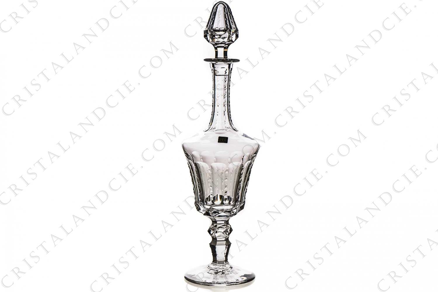 Decanter in crystal by Saint-Louis pattern Excellence with a richly pattern of engraved flatcuts and diamond tips photo-1