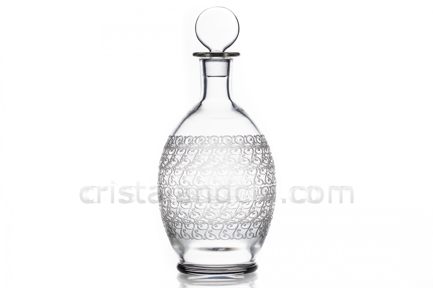 Carafe en cristal de Baccarat modèle Gouvieux ( gravure Rohan) présentant un important décor gravé photo-1