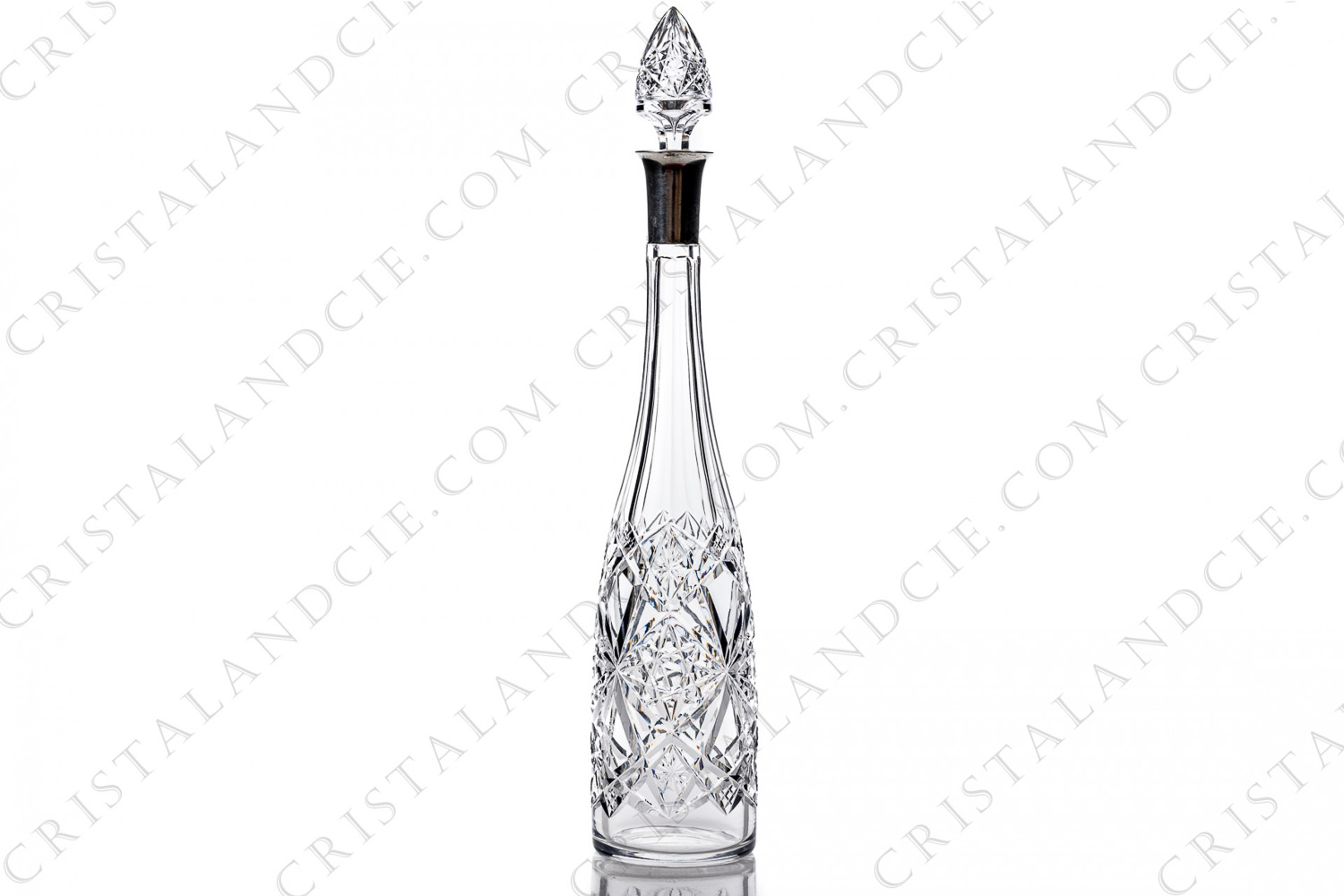 Decanter de fantaisie in crystal by Baccarat pattern Lagny with an important cut pattern and a frame in Sterling silver hallmark Minerve ( superimposed with the hallmark of the silversmith on one decanter) photo-1