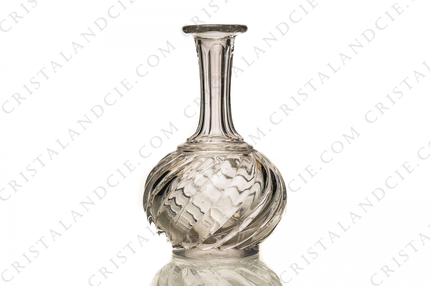 Cordial decanter in crystal by Baccarat pattern Swirl photo-1