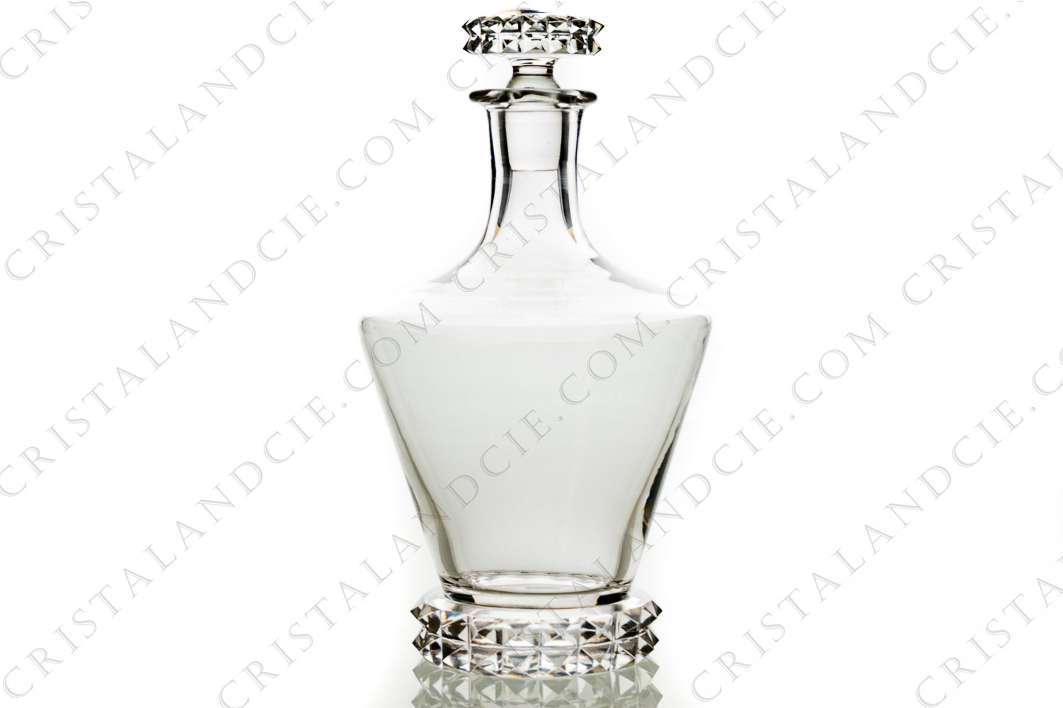 Cordial decanter in crystal by Saint-Louis pattern Diamant which the foot is decorated with diamond tips photo-1