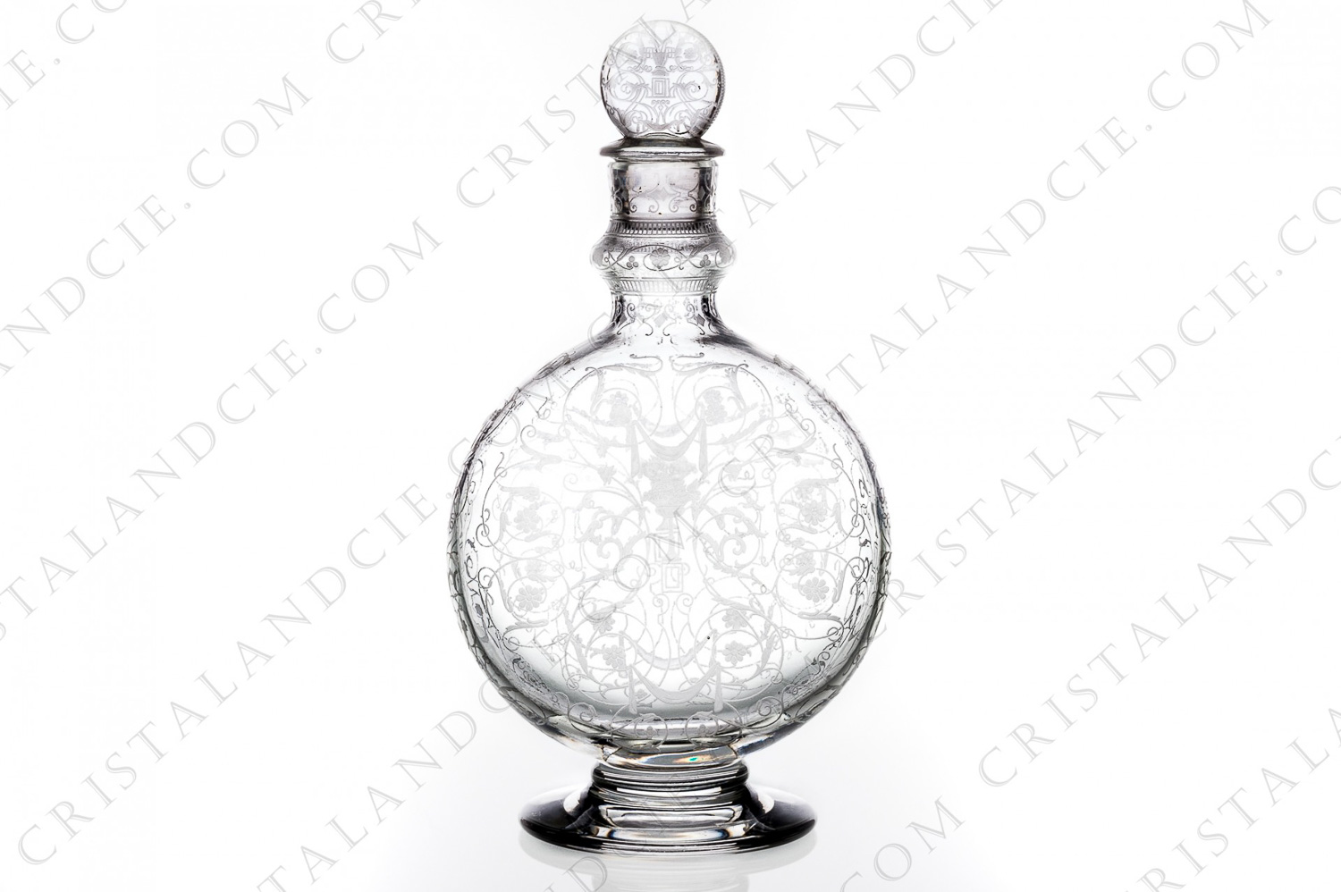 Cordial decanter in crystal by Baccarat pattern Michelangelo with an important engraved pattern photo-1