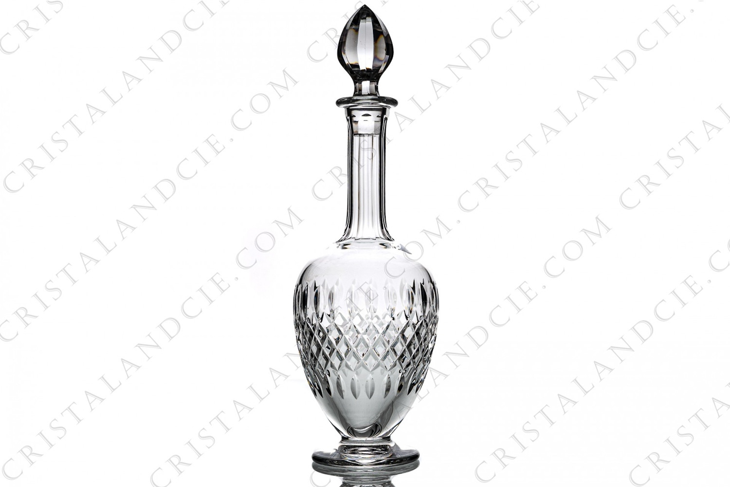 Carafe en cristal de Saint-Louis modèle Messine présentant un décor taillé photo-1