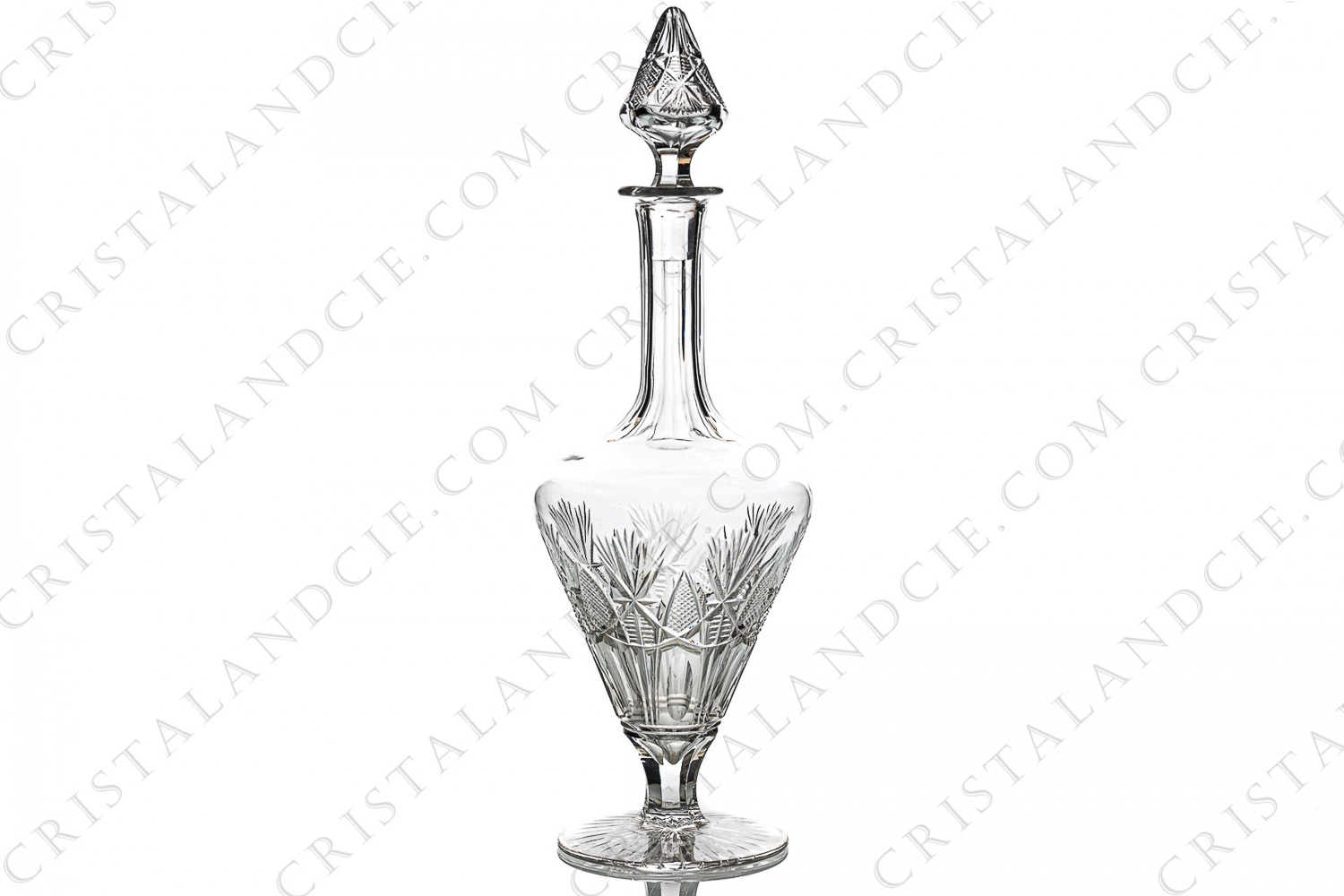 Sherry sdecanter in crystal by Saint-Louis pattern Niepce with an important cut pattern photo-1
