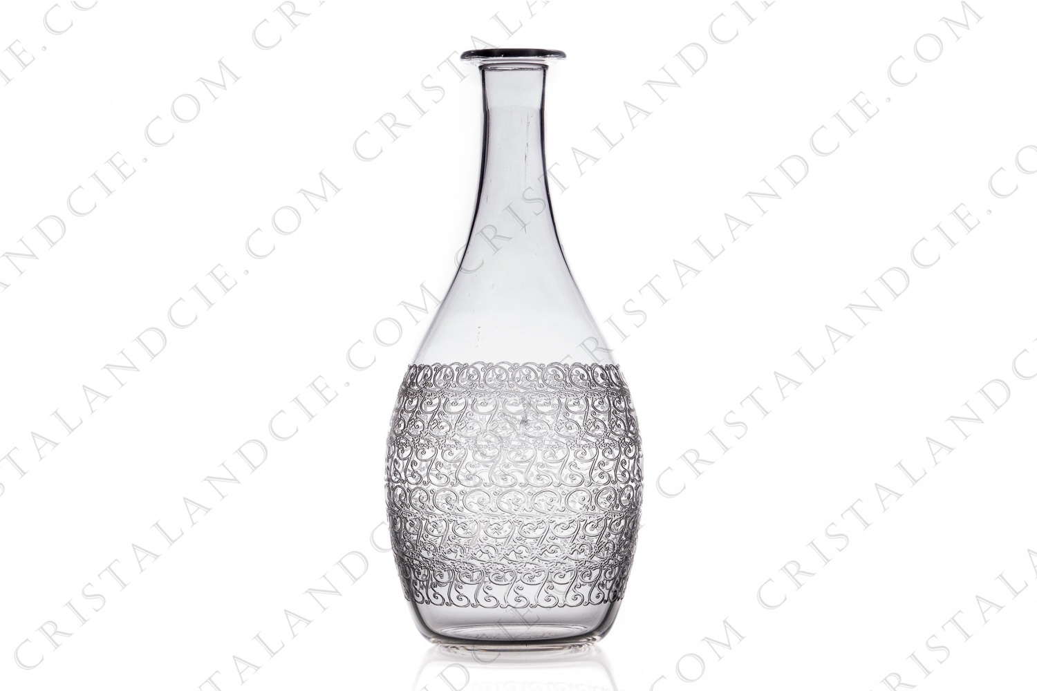 Decanter in crystal by Baccarat with the engraved pattern Rohan photo-1