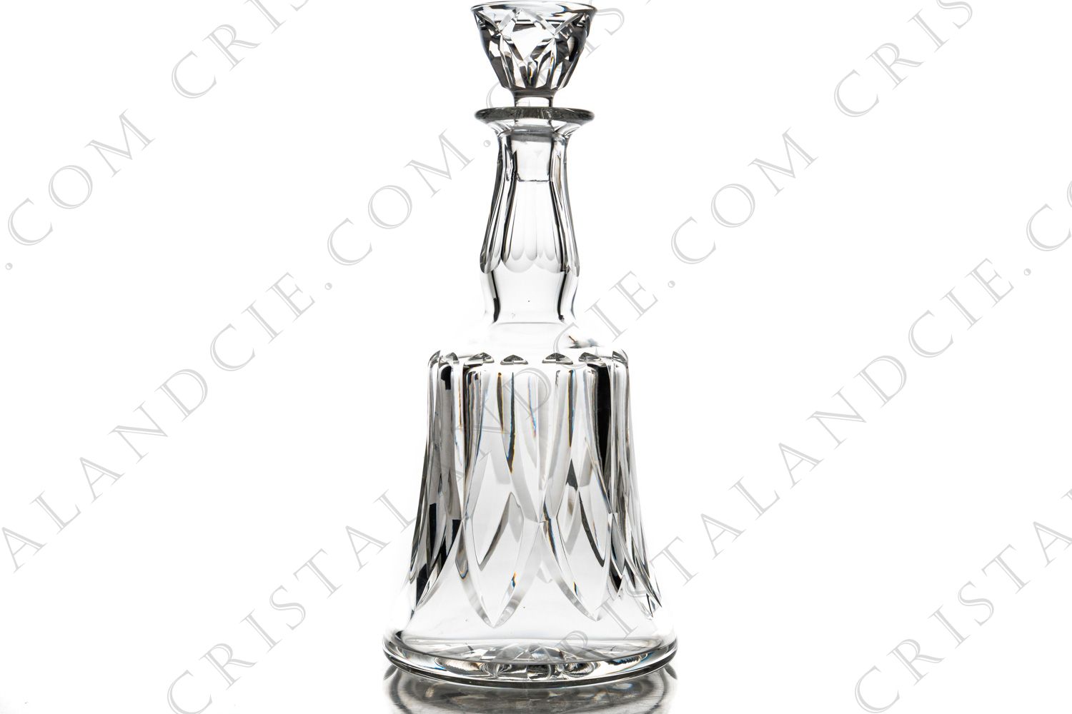 Wine decanter in crystal by Saint-Louis pattern Camargue with an important cut pattern photo-1