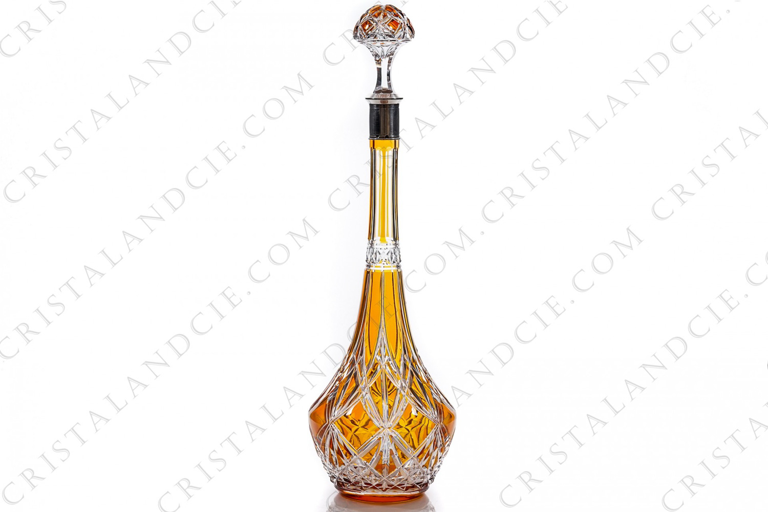 Towering wine decanter de Fantaisie in orange double layer crystal by Baccarat with an important cur pattern and a frame in Sterling silver ( hallmark Minerve) on the neck photo-1