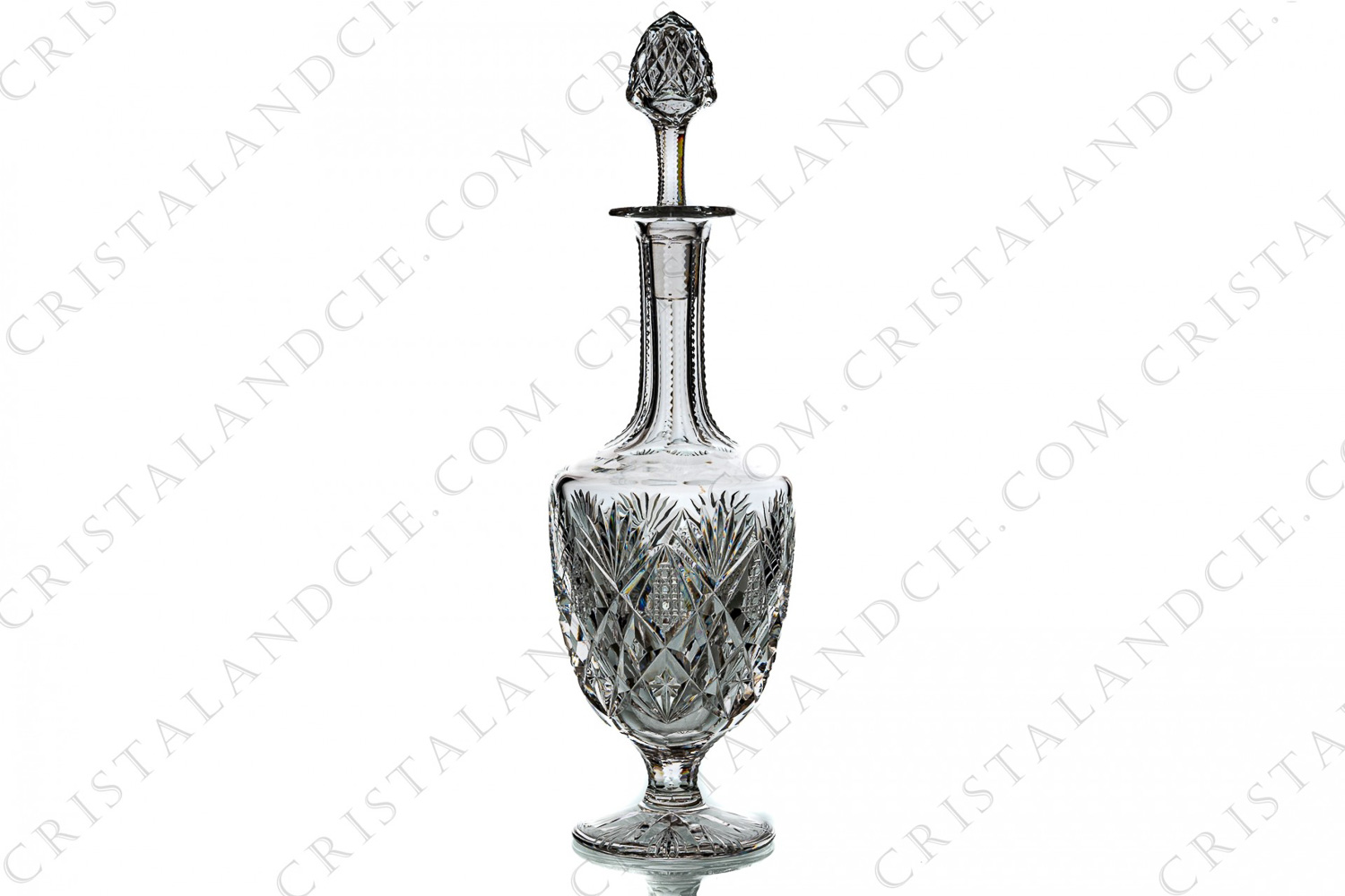 Wine decanter in crystal by Saint-Louis pattern Florence with an important cut pattern on the gob and the foot photo-1