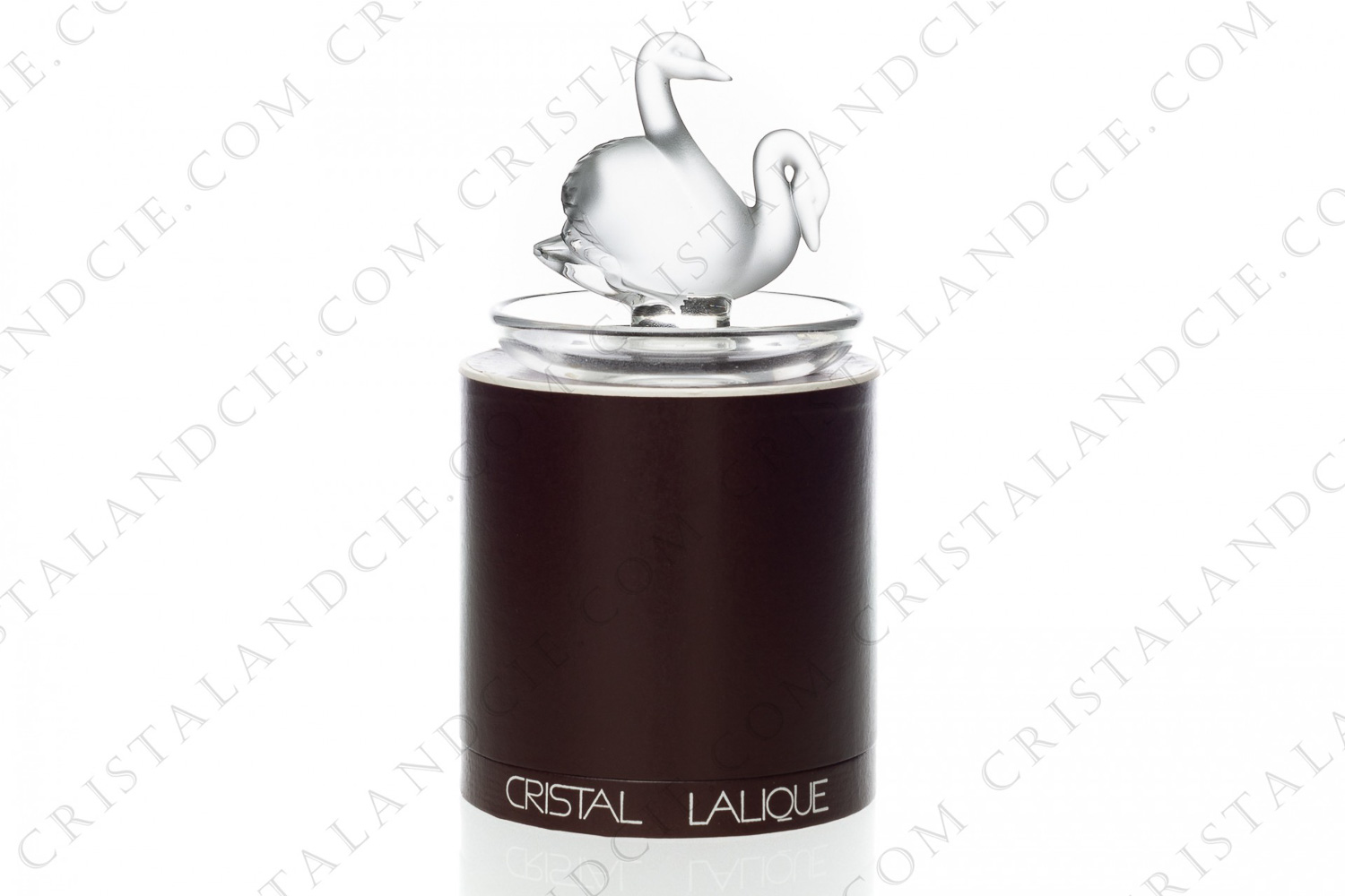 Ashtray in crystal by Lalique pattern Deux cygnes, with a bowl in clear crystal and the swans in frosted crystal photo-1