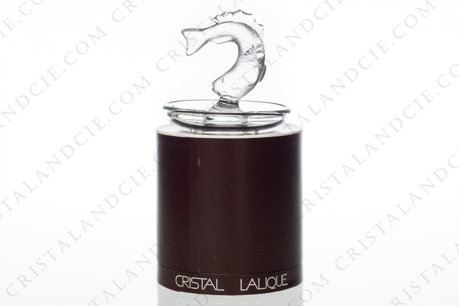 Ashtray in crystal by Lalique pattern Goujon, with a bowl in clear crystal and the fish in frosted crystal photo-1
