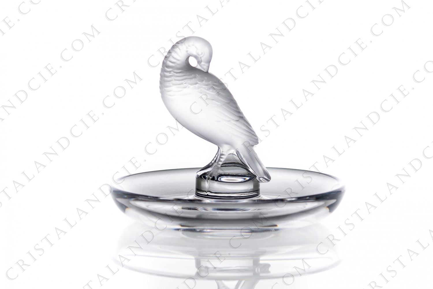 Ashtray in crystal by Lalique pattern turtledove, with a bowl in clear crystal and the turtledove in frosted crystal photo-1
