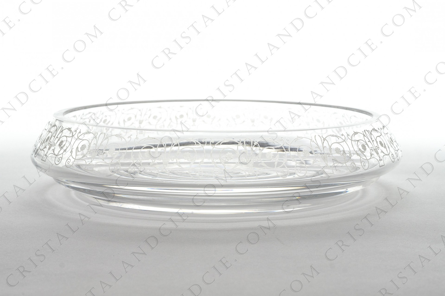 Centre de table en cristal de Baccarat modèle Michel Angelo présentant un important décor gravé photo-1