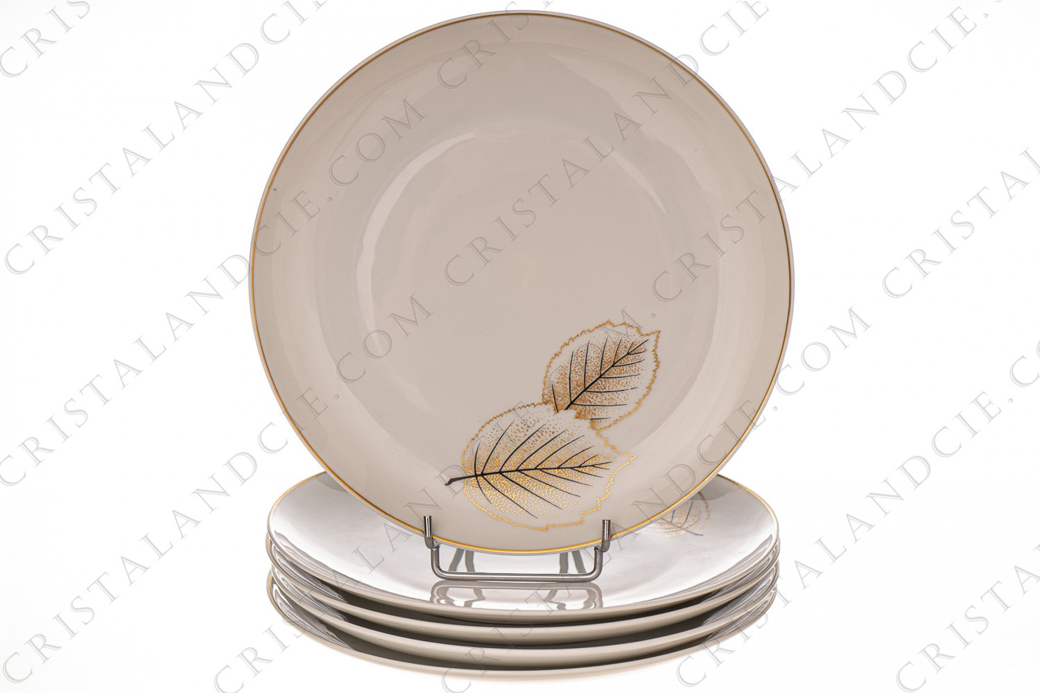 Série de cinq assiettes plates en porcelaine de Limoges de la maison Bernardaud modèle Catherine créé par Nicole Desjardin, ornées de feuilles or et noir photo-1