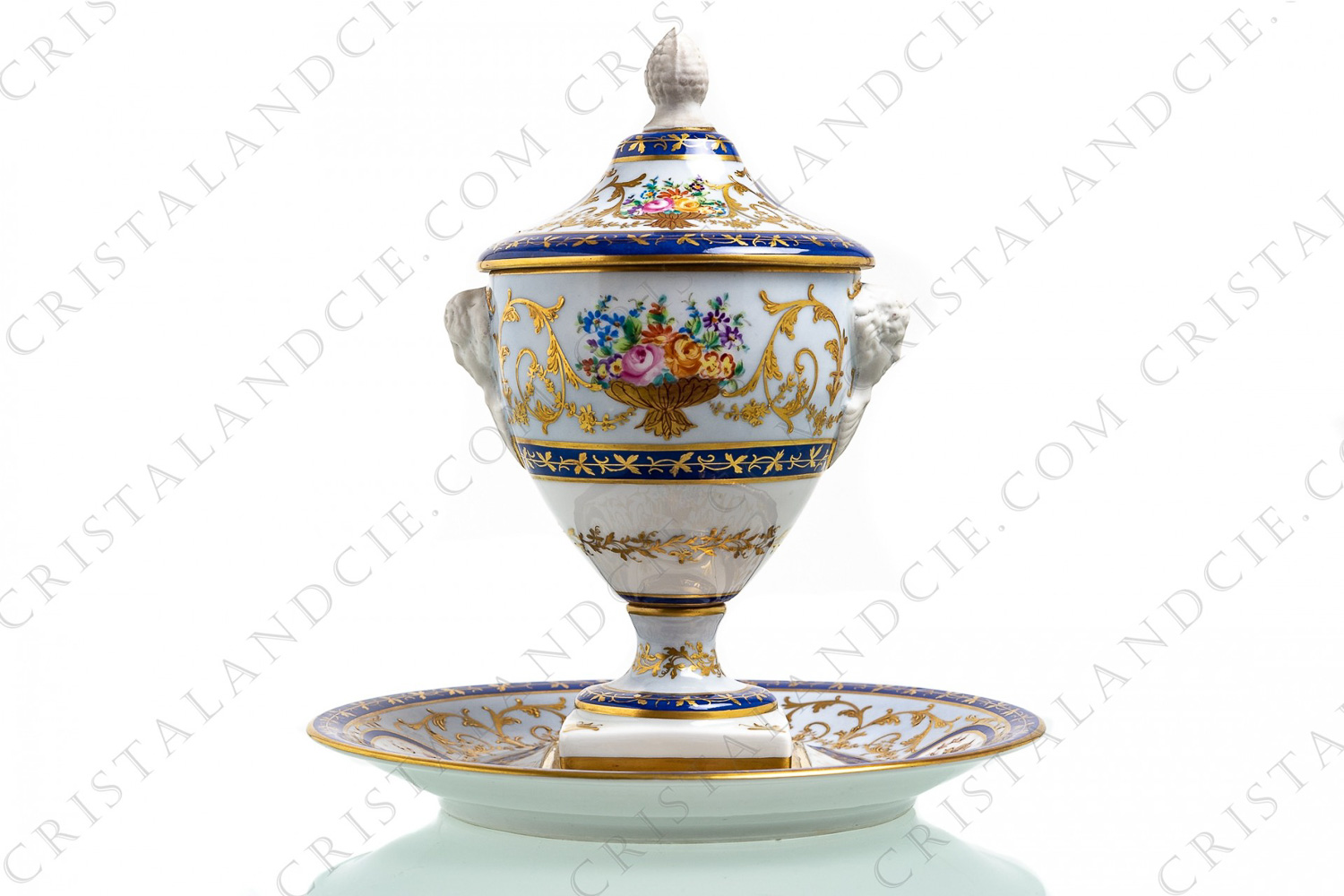 Jam jar in china decorated by the workshops Le Tallec decorated with hand painted polychromes bouquets of flowers, gold birds and acanthus foliage, and blue borders photo-1